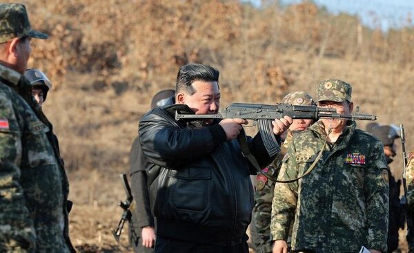 Ogah Kalah AS-Korsel, Kim Jong Un Sidak Tentara Korut Simulasi Perang