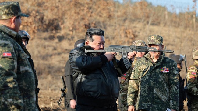 Ogah Kalah AS-Korsel, Kim Jong Un Sidak Tentara Korut Simulasi Perang
