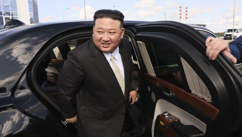 Kim Jong Un Pamer Jajal Mobil Mewah Aurus Hadiah dari Putin: Berlapis Baja dan Bisa Mengapung