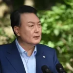 Presiden Korea Selatan (Korsel) Yoon Suk-yeol mengumumkan bahwa dia akan mencabut deklarasi darurat militer yang diberlakukan beberapa jam sebelumnya, sebagai bentuk penghormatan terhadap suara parlemen yang menentang keputusan tersebut