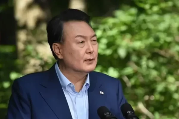 Presiden Korea Selatan (Korsel) Yoon Suk-yeol mengumumkan bahwa dia akan mencabut deklarasi darurat militer yang diberlakukan beberapa jam sebelumnya, sebagai bentuk penghormatan terhadap suara parlemen yang menentang keputusan tersebut