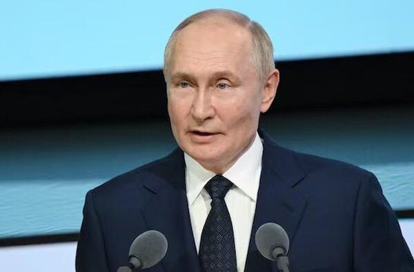 Presiden Rusia, Vladimir Putin, mendesak Israel untuk segera menarik pasukannya dari wilayah Suriah.